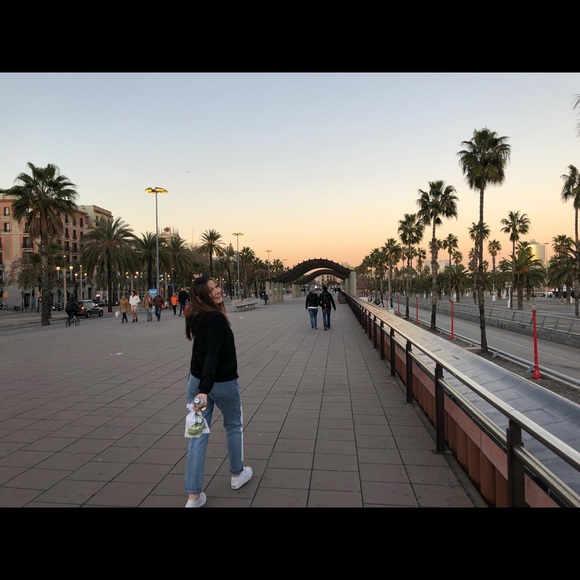 Brandy Melville blue/white patch mom jeans - Picture 2 of 2